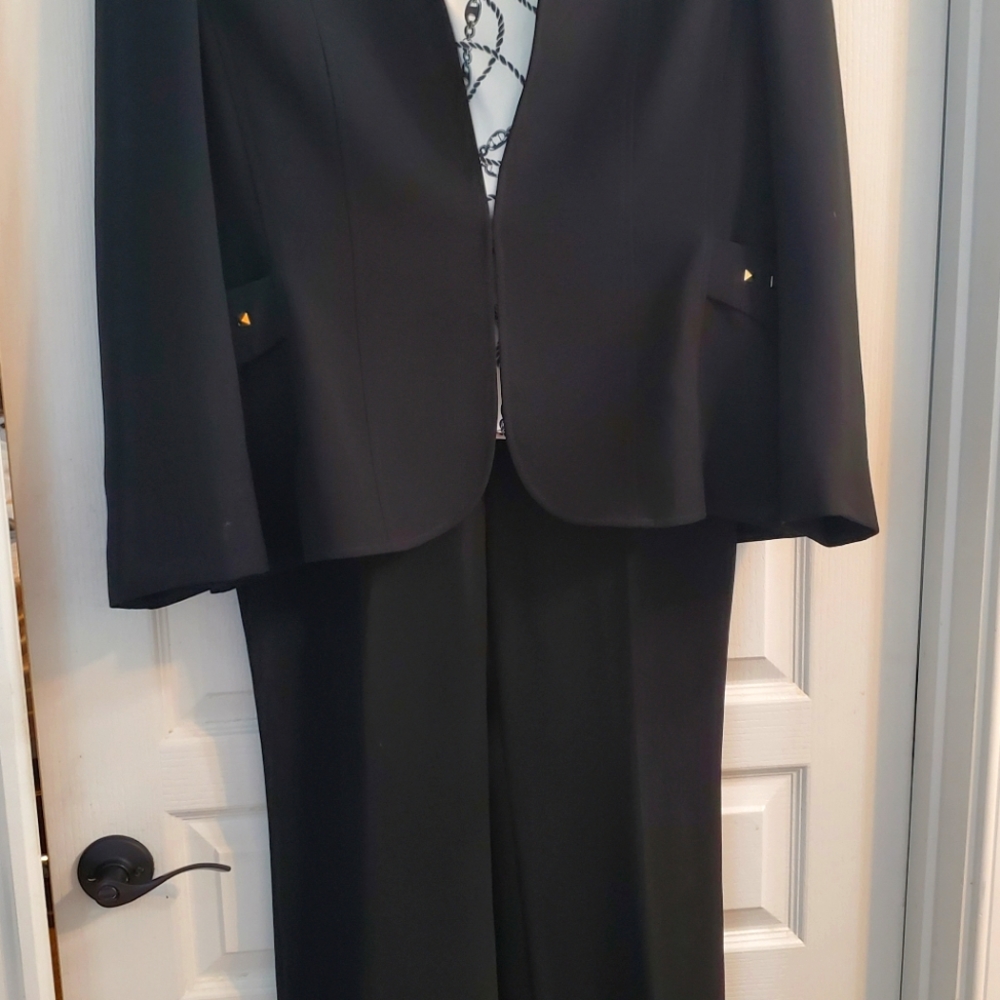 Tahari 3 piece suit size 16